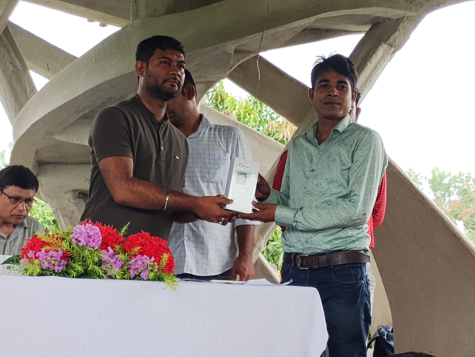 Smartphones Distribution To Udaan Students From Vivo