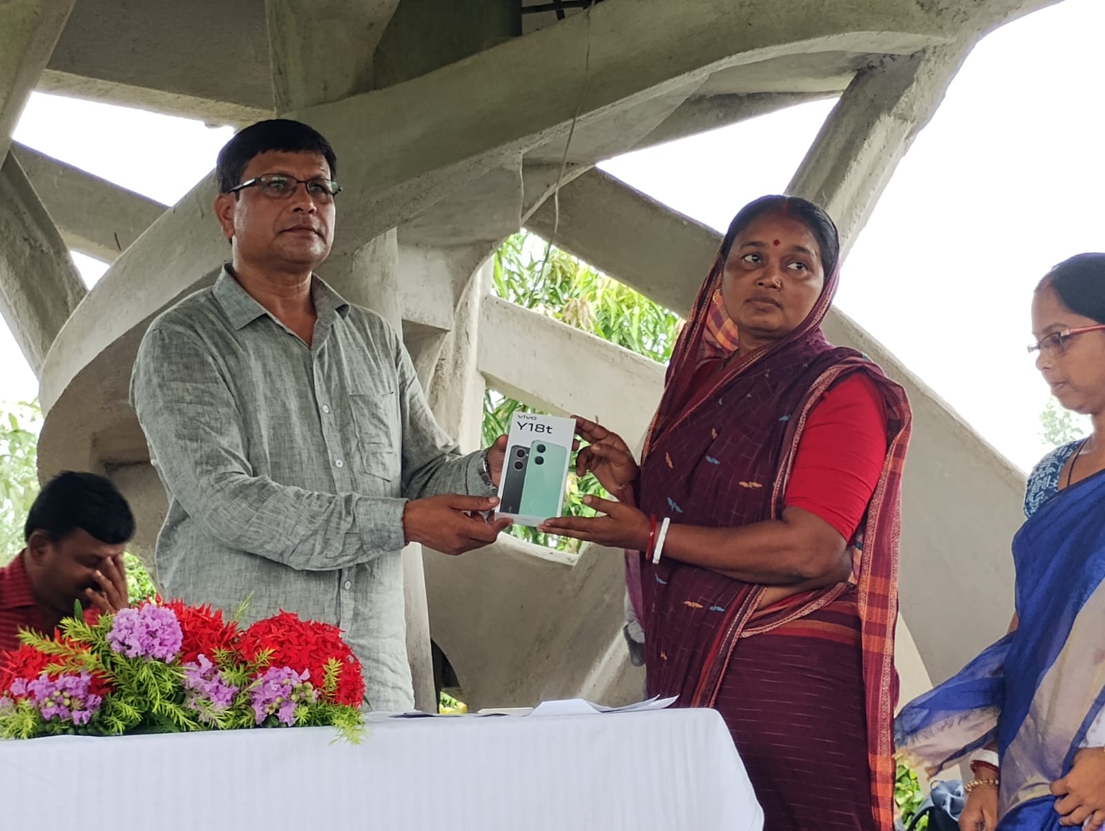 Smartphones Distribution To Udaan Students From Vivo