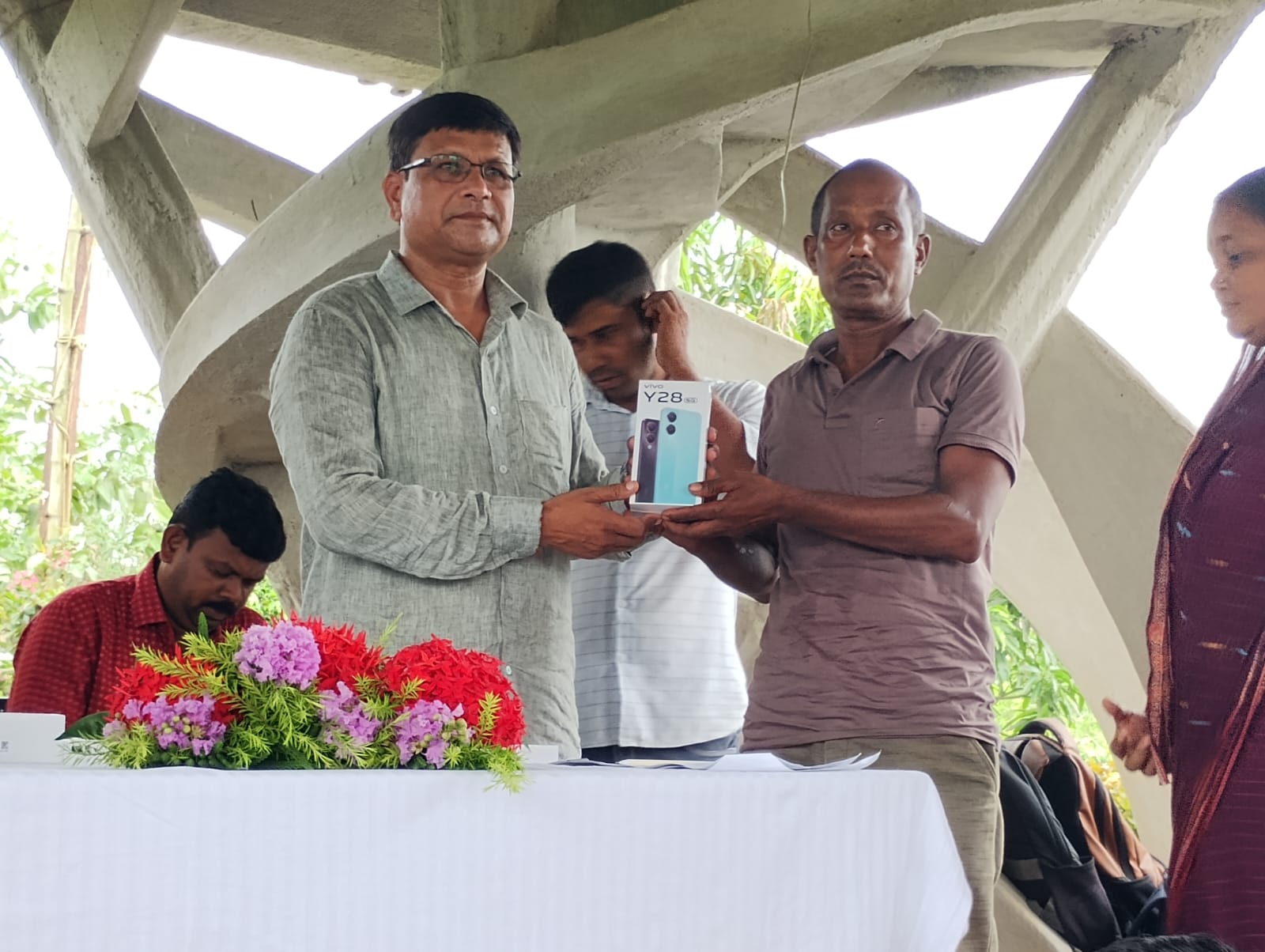 Smartphones Distribution To Udaan Students From Vivo