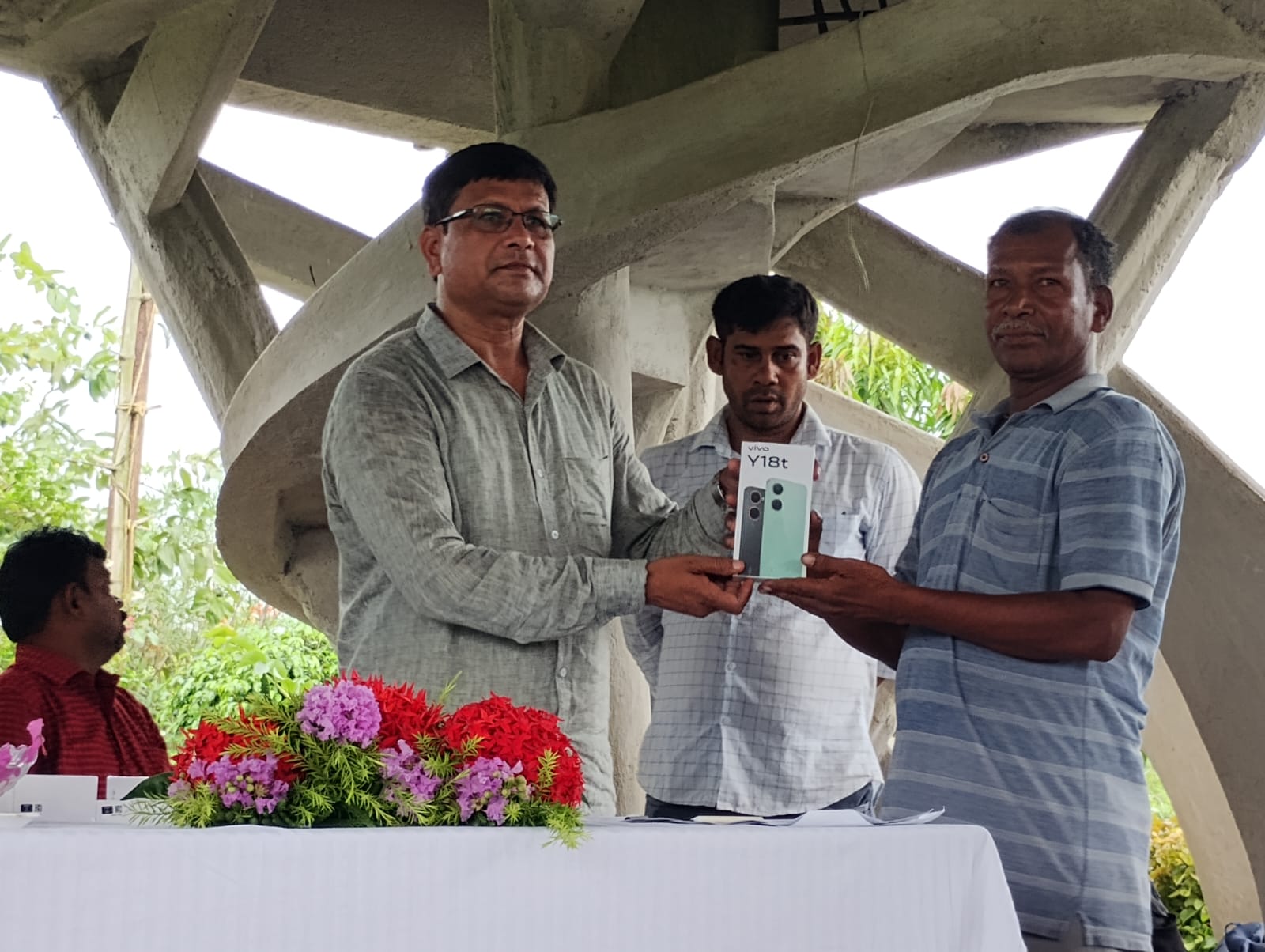 Smartphones Distribution To Udaan Students From Vivo