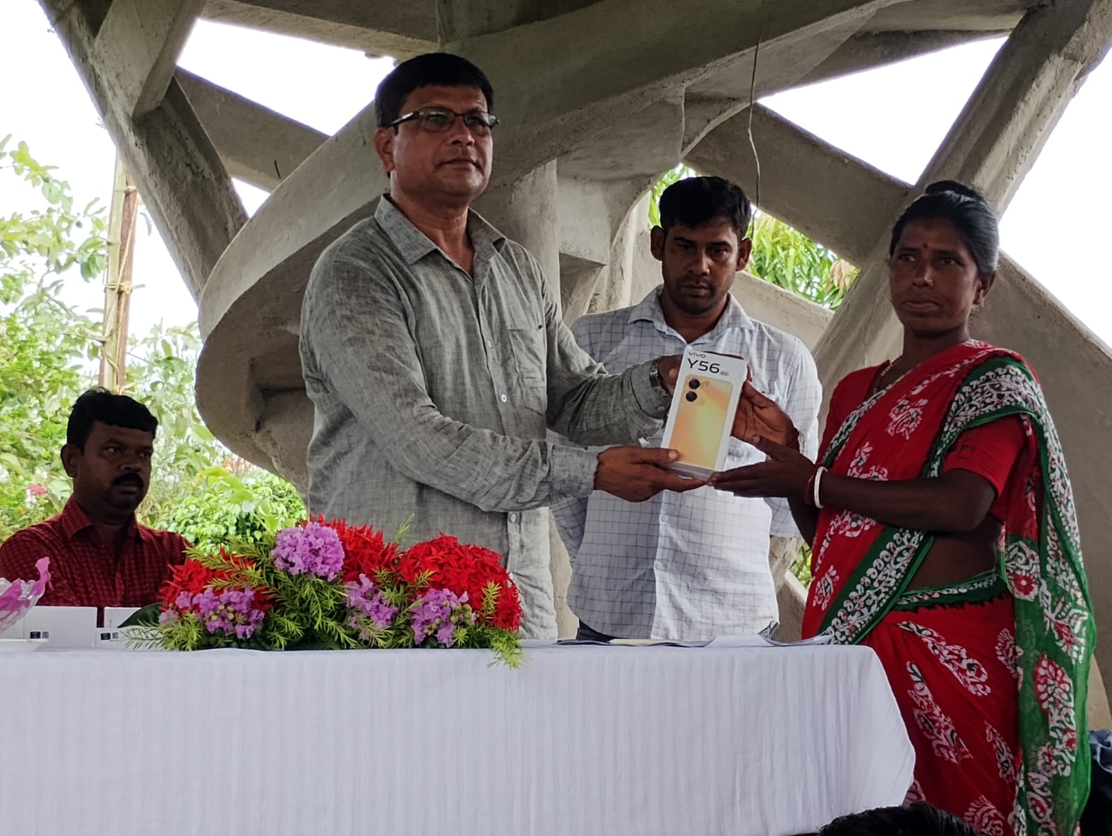 Smartphones Distribution To Udaan Students From Vivo