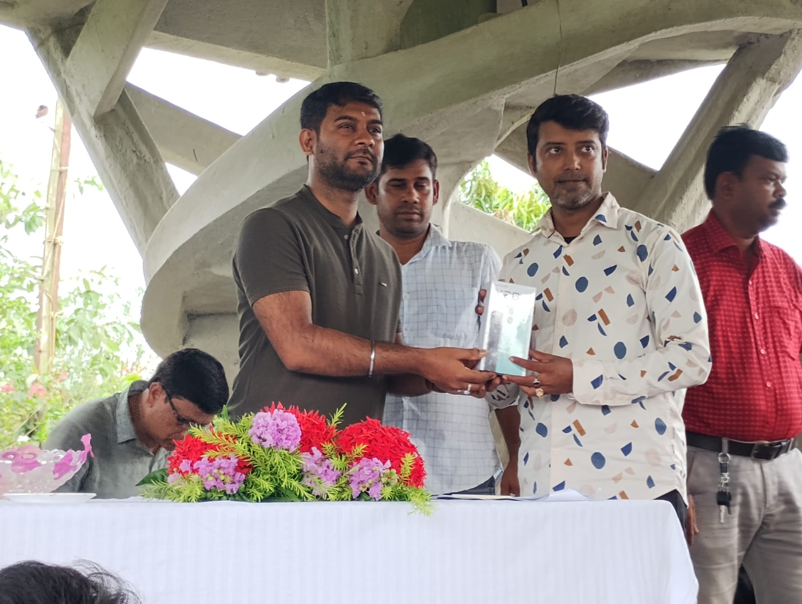 Smartphones Distribution To Udaan Students From Vivo