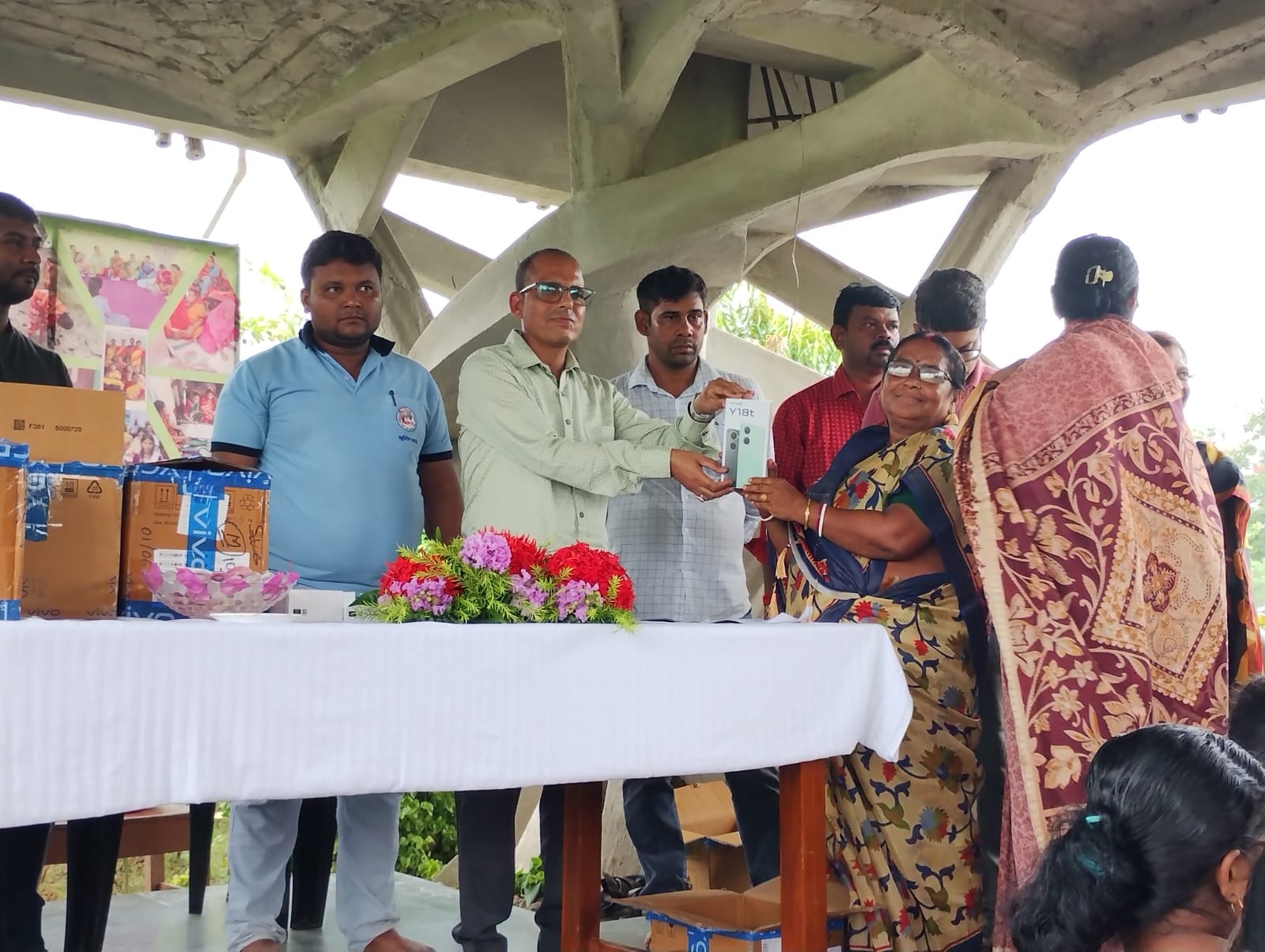 Smartphones Distribution To Udaan Students From Vivo
